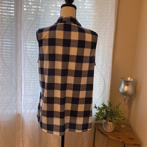 Navy blue gingham print sleeveless button down top - Picture 2 of 4